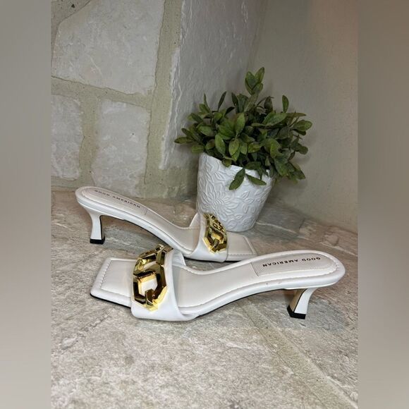 Good American white kitten heels w/ gold chain sz 9 - Picture 3 of 7